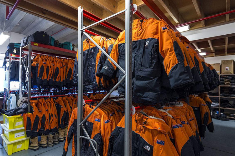 服裝倉庫如何除濕?倉庫除濕機輕松應對潮濕問題_重復